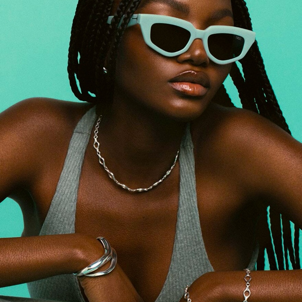 Dezi sunglasses - on read